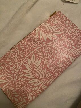 Michaels Pink and White Floral Zip Pouch